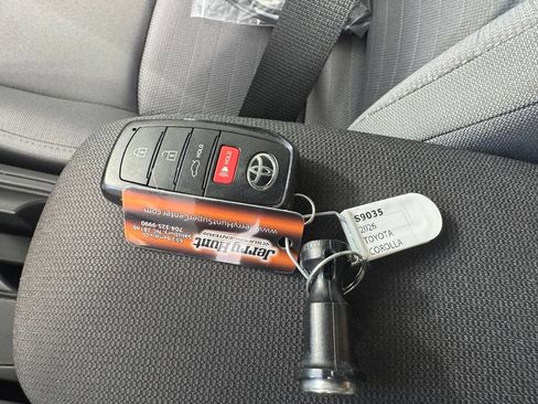 Used 2026 Toyota Corolla SE FWD image 3