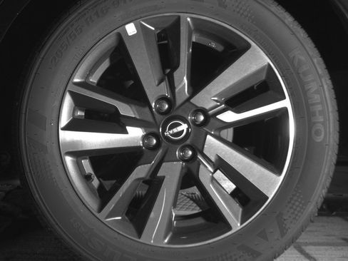 Used 2025 Nissan Versa SV FWD image 17