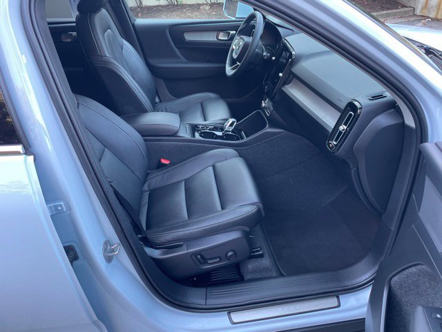 Used 2024 Volvo XC40 B5 Plus w/ Protection Package Premier AWD/4WD image 13
