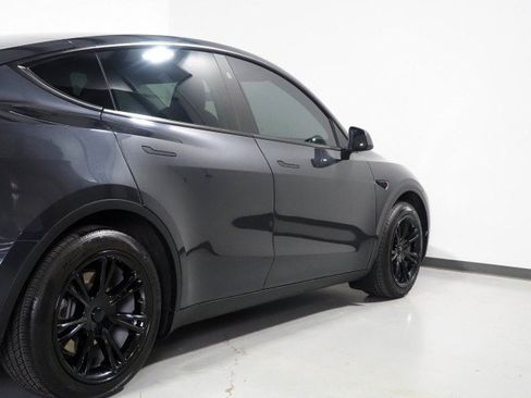 Used 2024 Tesla Model Y 2WD image 53