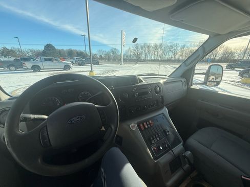 Used 2017 Ford E-450 and Econoline 450 Super Duty w/ Ambulance Prep Package image 6