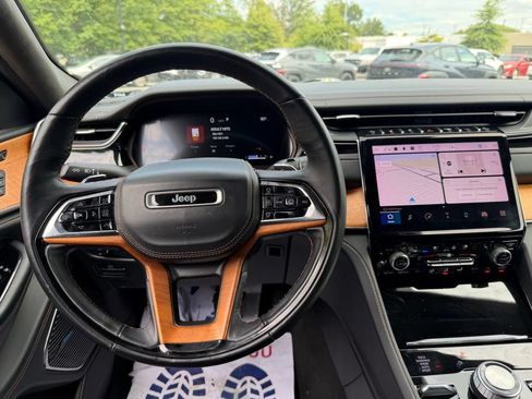 Used 2022 Jeep Grand Cherokee Summit AWD/4WD image 10