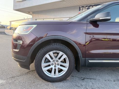 Used 2018 Ford Explorer XLT w/ Equipment Group 202A image 3