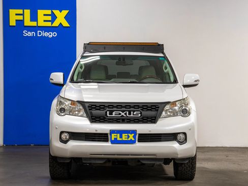 Used 2011 Lexus GX 460 w/ Comfort Plus Pkg AWD/4WD image 2