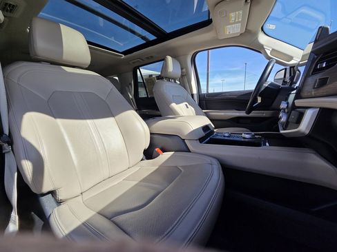 Used 2024 Ford Expedition Limited image 31