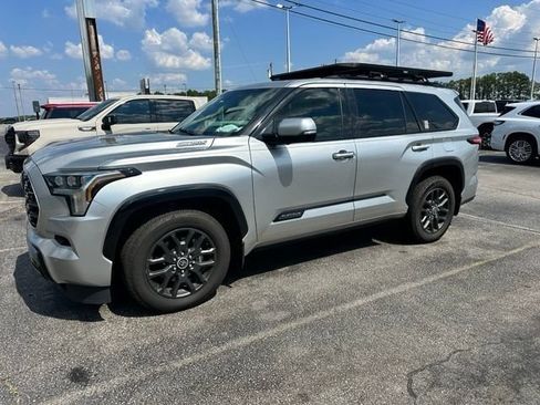 Used 2023 Toyota Sequoia Platinum AWD/4WD image 9