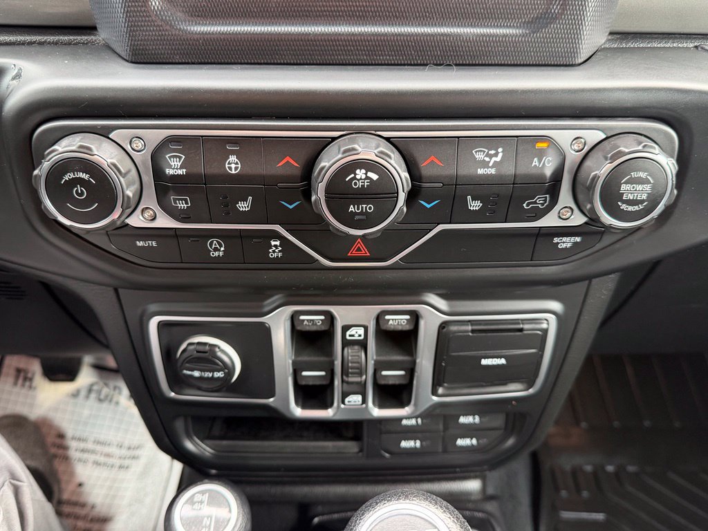 Used 2018 Jeep Wrangler Unlimited Sahara AWD/4WD image 24
