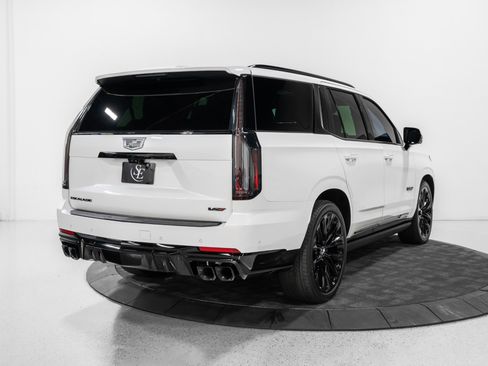 Used 2025 Cadillac Escalade V w/ LPO, ONYX Package AWD/4WD image 8