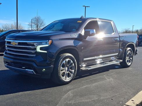 Used 2024 Chevrolet Silverado 1500 High Country w/ Z71 Off-Road Package image 3
