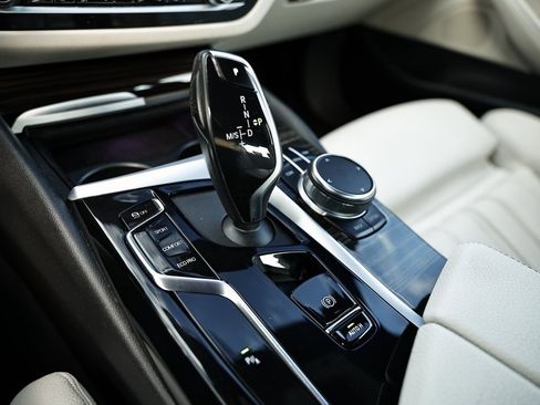 Used 2023 BMW 530i xDrive w/ Convenience Package image 39