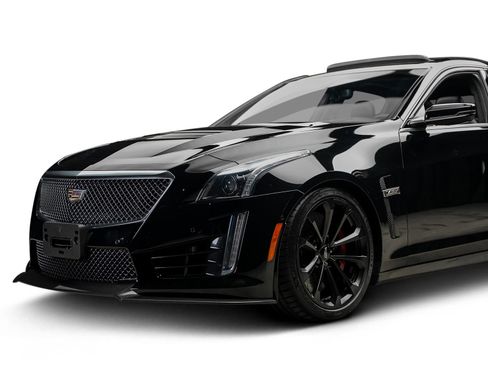 Used 2018 Cadillac CTS V w/ Carbon Fiber Package RWD image 10