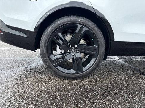 New 2025 Land Rover Discovery Dynamic SE image 25