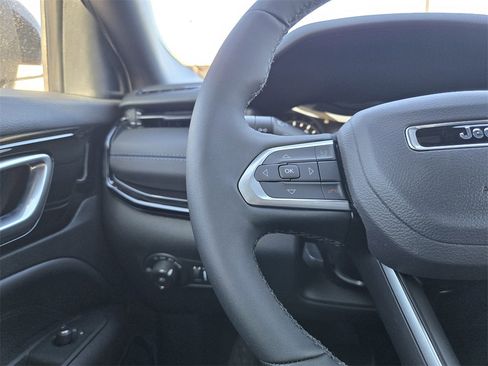 New 2026 Jeep Compass Latitude image 15