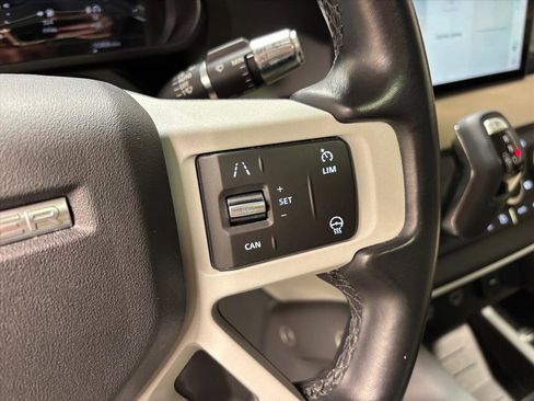 Used 2020 Land Rover Defender 110 First Edition image 19