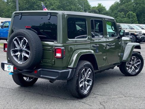 Used 2024 Jeep Wrangler Unlimited w/ Convenience Group AWD/4WD image 12