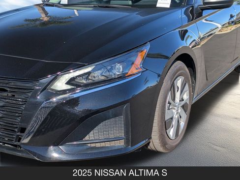 Used 2025 Nissan Altima 2.5 S image 10