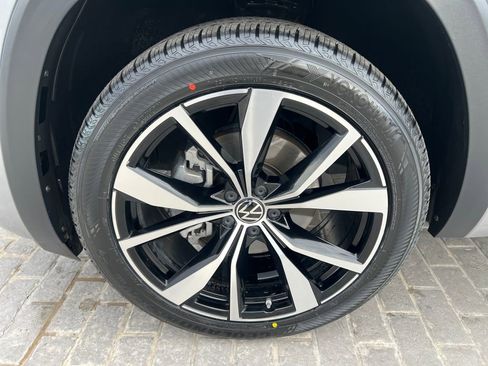 Certified 2024 Volkswagen Atlas Cross Sport SEL Premium R-Line image 29