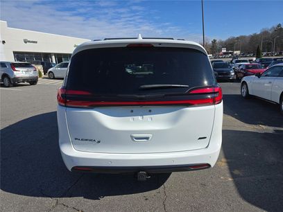 Used 2022 Chrysler Pacifica Touring-L w/ S Appearance Package