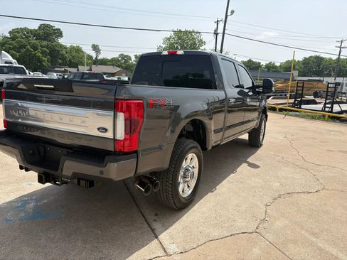 Used 2018 Ford F250 Platinum w/ Platinum Ultimate Package AWD/4WD image 3