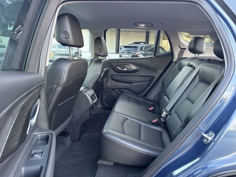 Used 2024 GMC Terrain SLT w/ Tech Package image 30