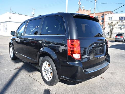 Used 2019 Dodge Grand Caravan SXT image 11