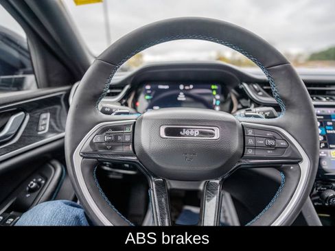 Used 2022 Jeep Grand Cherokee Trailhawk image 17