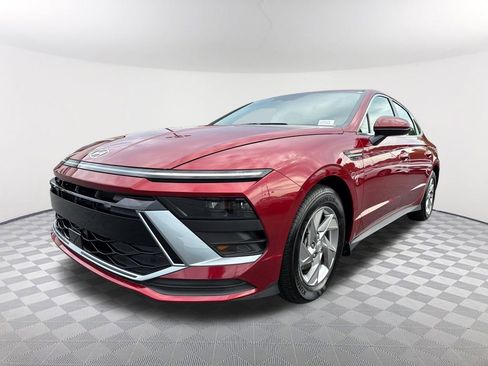 Certified 2025 Hyundai Sonata SE FWD image 1