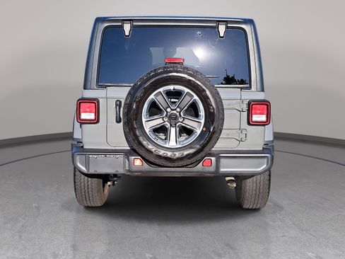 Used 2022 Jeep Wrangler Unlimited Sahara w/ Cold Weather Group AWD/4WD image 6