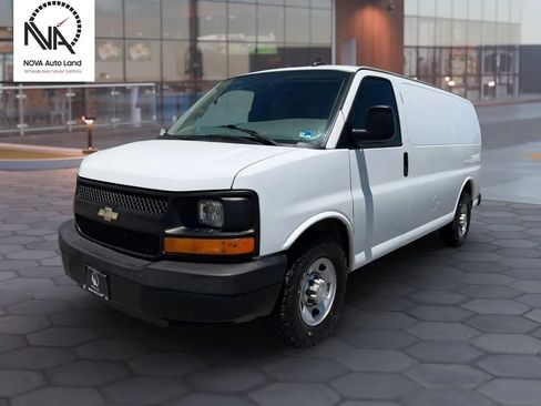 Used 2016 Chevrolet Express 2500 RWD image 4
