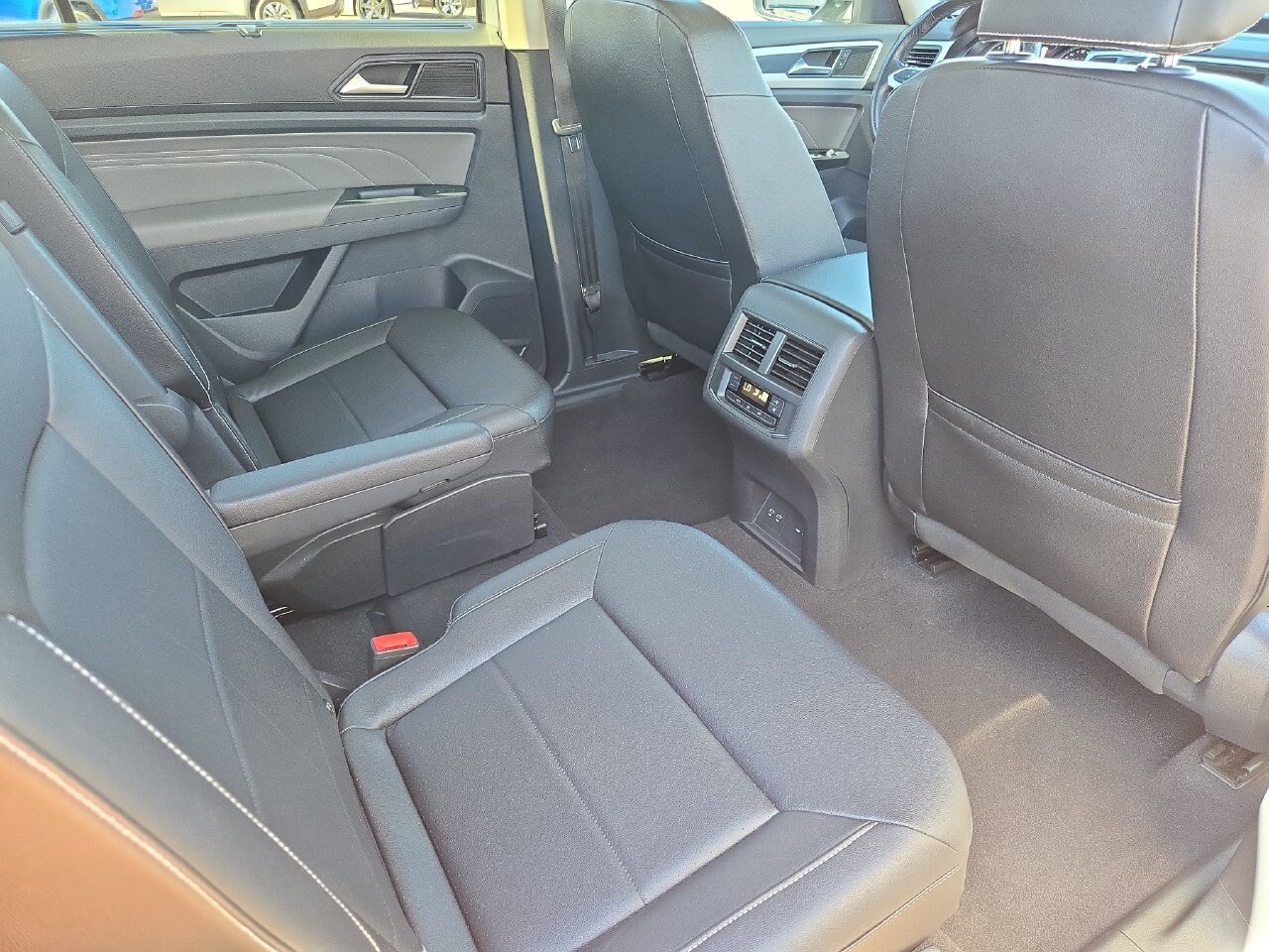 Used 2021 Volkswagen Atlas SE w/ Panoramic Sunroof Package FWD image 11