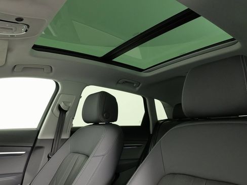 Used 2022 Audi e-tron Premium Plus w/ Premium Plus Package image 46