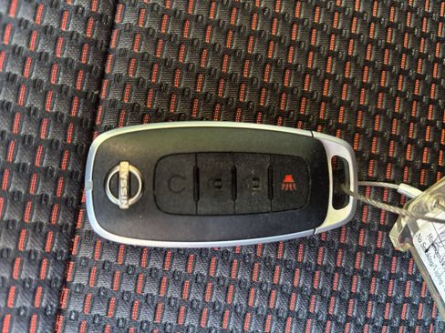 Used 2026 Nissan Kicks SR FWD image 18