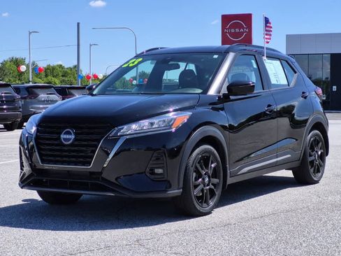 Used 2023 Nissan Kicks SR w/ SR Premium Package FWD image 1