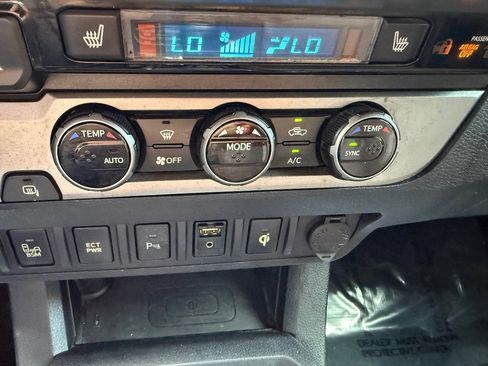 Used 2017 Toyota Tacoma Limited w/ Tow Package AWD/4WD image 34