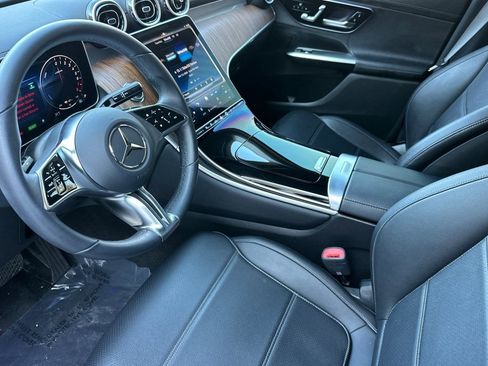 Used 2025 Mercedes-Benz GLC 350e 4MATIC image 4