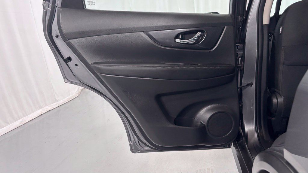 Used 2018 Nissan Rogue S AWD/4WD image 23