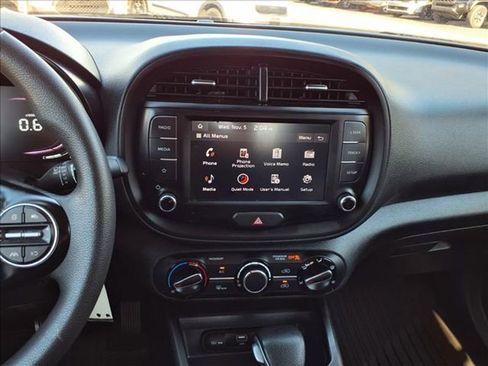 Used 2023 Kia Soul LX w/ LX Technology Package image 15