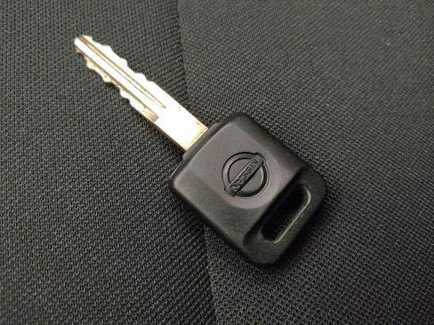 Used 2025 Nissan Versa S FWD image 32