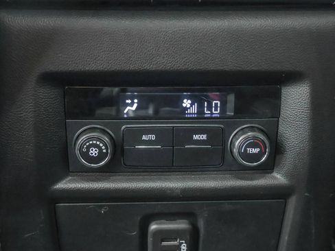 Used 2022 Chevrolet Traverse LT w/ LPO, Floor Liner Package AWD/4WD image 38