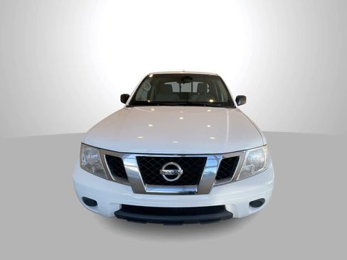 Used 2017 Nissan Frontier SV image 3