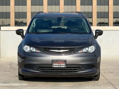 Used 2020 Chrysler Voyager Lxi image 4