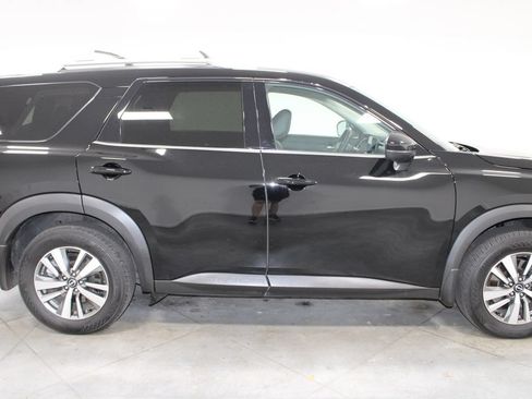 Used 2025 Nissan Pathfinder SL FWD image 11