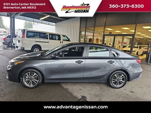 Used 2024 Kia Forte LXS image 2