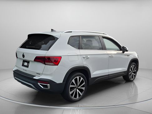 Used 2022 Volkswagen Taos SE AWD/4WD image 5