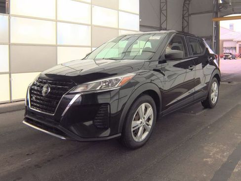 Used 2021 Nissan Kicks S FWD image 1