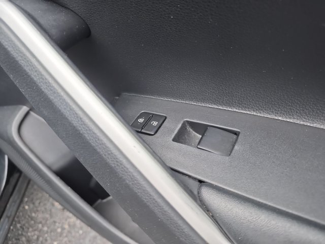 Used 2025 Toyota Corolla Cross LE FWD image 33