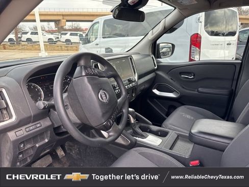 Used 2025 Nissan Frontier SV image 8