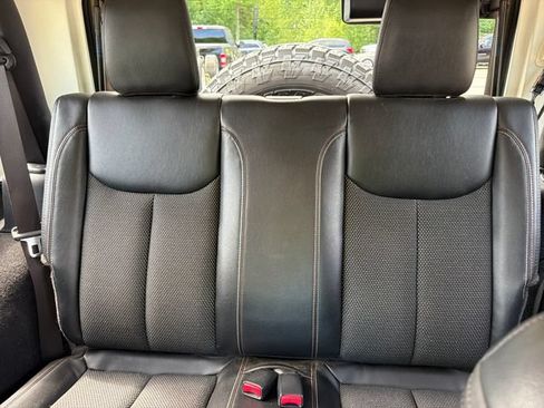 Used 2017 Jeep Wrangler Sahara AWD/4WD image 19
