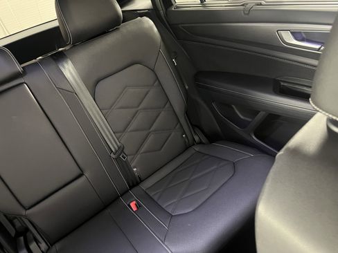 Certified 2025 Volkswagen Atlas Cross Sport SE image 23