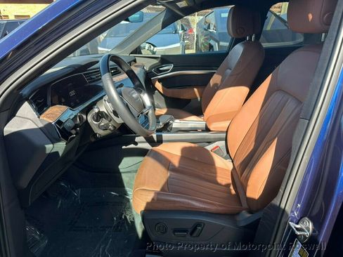 Used 2022 Audi e-tron Premium w/ Interior Protection Package image 11